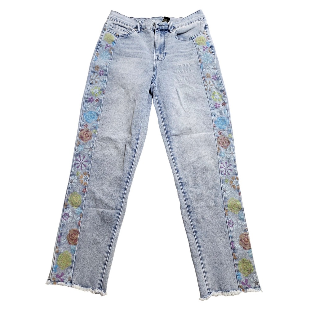 DG2 Diane Gilman Jean Women 4 Light Blue Floral Embroidered Raw Hem Straight Leg